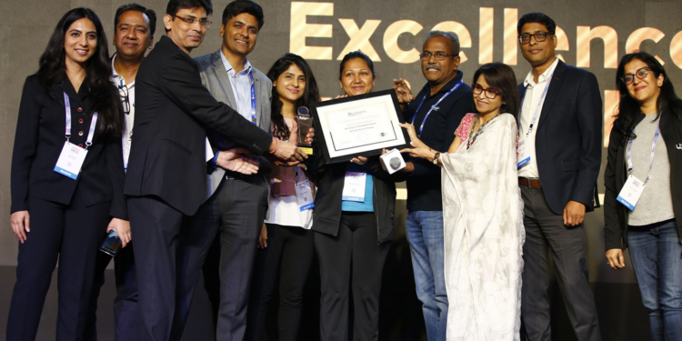 UKG Team receiving the Excellence award for Diversity and Inclusion at the 2022 Annual Conference & Expo of SHRM India in New Delhi