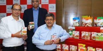 (L-R) Mr. Sachin Bansal, Mr. Anil Chugh and Mr. Vineet Agrawal announced the acquisition of Nirapara today at a press conference in ITC Gardenia, Bangalore.