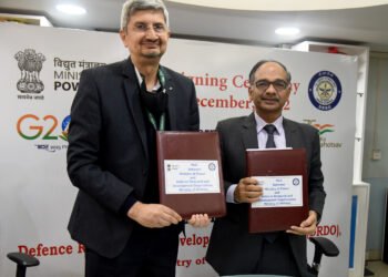 The Secretary, Ministry of Power, Shri Alok Kumar and the Secretary, Department of Defence (R&D) & Chairman, DRDO, Dr. Samir V Kamat signed an MoU on behalf of the Ministry of Power and DRDO on Early Warning System for Vulnerable Hydro Projects/Power Stations, in New Delhi on December 27, 2022.