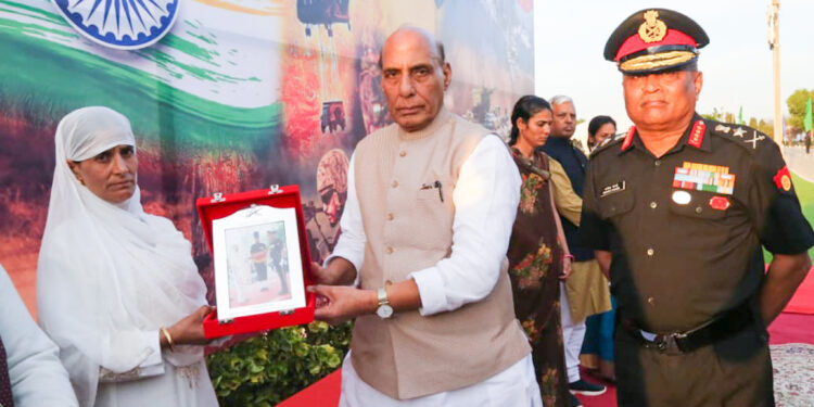 The Union Minister for Defence, Rajnath Singh at the ‘Shaurya Sandhya’ on the occasion of 75th Army Day, in Bengaluru, Karnataka on January 15, 2023.