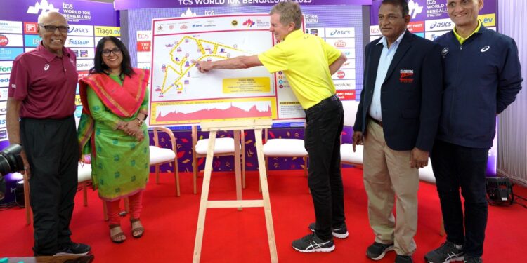 At the Technical press conference at the TCS World 10K Bengaluru 2023 on Wednesday, (L to R), P.N. Sankaran - Director Operations; Dr. Priya Shreedharan, Director, Medical Operations, Fortis Hospitals Bengaluru; Hugh Jones, Race Director; A Raja Velu, Secretary, Karnataka Athletics Association (KAA) and Vivek Singh, Jt. MD, Procam International.