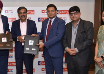 From L to R: Sachinder Bhinder (MD & CEO, Aavas Financiers Ltd.), Ghanshyam Rawat (President & CFO, Aavas Financiers Ltd.), Sameer Yogishwar (Group Head - Bancassurance, Alliances and Group Business, HDFC Life), Vikram Vaswani (Head - Key Alliances, HDFC Life) & Anita Peshkar (Head - Strategic Alliances, HDFC Life)