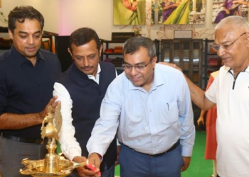 (Centre left to right) Mr. Sharad R, Regional Business Head, South, Taneira and Mr. Anirban Banerjee, Retail Head of Taneira lighting the lamp at the inauguration of Taneira’s store in Punjagutta