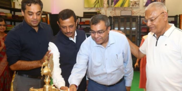 (Centre left to right) Mr. Sharad R, Regional Business Head, South, Taneira and Mr. Anirban Banerjee, Retail Head of Taneira lighting the lamp at the inauguration of Taneira’s store in Punjagutta