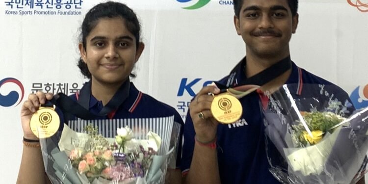 Gautami Bhanot and Abhinav Shaw with their Gold medal.