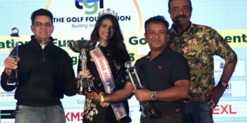 The winning team of Rakesh Rajora (extreme left) and Manish Kumar Verma (2nd from right) along with Miss India 1st Runner-up 2023 Shreya Poonja and former Asian Games Games Medalist and founder of The Foundation Amit Luthra strike a pose at the award ceremony.