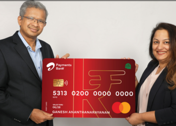 (LtoR) Airtel Payments Bank's Chief Operating Officer, Ganesh Ananthanarayanan and Chief Marketing Officer, Shilpi Kapoor, unveil the Bank’s first eco-friendly debit card