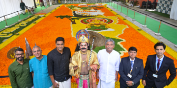 Ujjivan SFB unites to create the world's largest Pookalam of 2450+ sq. ft.. L-R Vivek Nair, Circle Business Head TN & Kerala, Ujjivan SFB, Mr. Lakshman V, CMO, Ujjivan SFB, Mr. Tinu Yohannan, Former Indian Cricketer for Kerala, Mr. Ittira Davis, MD & CEO, Ujjivan SFB, Mr. Rakesh Shukla and Dr. Rajeev Srivastav