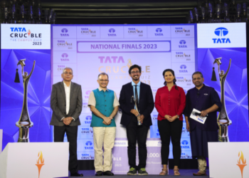 (L-R) Harit Nagpal, Managing Director & CEO, Tata Play Ltd; Harish Bhat, Brand Custodian, Tata Sons; Pradunma Choudhury, National Champion; Quiz hosts Rashmi and Giri  Source Name : Tata Crucible Campus Quiz