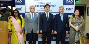 Mr. Chang-nyun KIM, the Consul General of the Republic of Korea and Mr. Wonjae Uhm, Deputy Consul General at the launch of the Korean Visa Application Centre