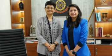 Ms. Suman Nalwa, DCP & PRO, Delhi Police and Ms. Pragya Misra, Director of Public Affairs, at Truecaller