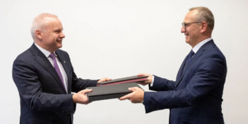 Equinor’s CEO Anders Opedal (left) and Dr Egbert Laege, CEO of SEFE.
(Photo: Axel Kammann / Equinor)