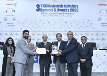 Rajendra Jog, Executive Director, SFI (second from right) receiving FICCI award accompanied by Jyoti Vij- ADG FICCI, Varun Yadav AEGF,  Ashish Bahuguna, Former Chairperson, FSSAI India among others