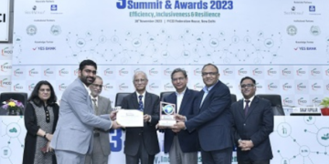 Rajendra Jog, Executive Director, SFI (second from right) receiving FICCI award accompanied by Jyoti Vij- ADG FICCI, Varun Yadav AEGF,  Ashish Bahuguna, Former Chairperson, FSSAI India among others