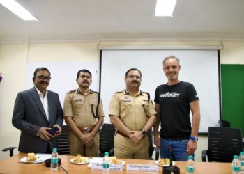 Pravin Padwal, Honourable Joint Commissioner of Police (Traffic), Mumbai, with Karolis Mieliauskas