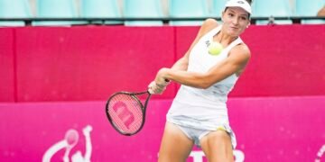 Top seed Darja Semenistaja in action.