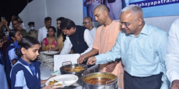 Dignitaries serving meals at the newly inaugurated kitchen in Panvel