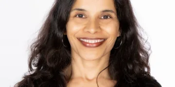 Dr. Vanita Rahman, an internal medicine and lifestyle medicine physician with PCRM.