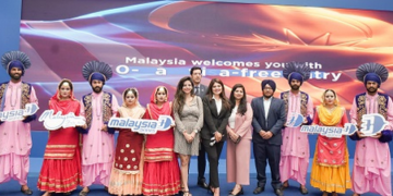 Tourism Malaysia & Malaysia Airlines officials with cultural dancers at Amritsar