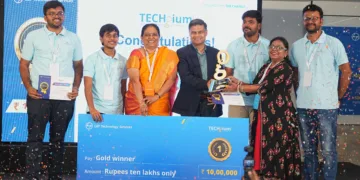 Winners of TECHgium 7th edition, LTTS’ annual nationwide engineering hackathon with Dr Tessy Thomas, Missile Woman of India and Abhishek Sinha, COO & Executive Director at LTTS.
