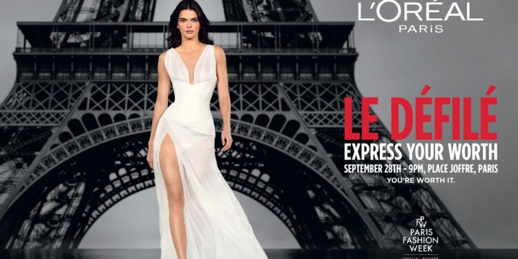 PHOTO CREDIT-PARIS FASHION WEEK.-L’Oréal Paris to Host Le Défilé at The Eiffel tower, Celebrating Sisterhood, Diversity and Inclusion
