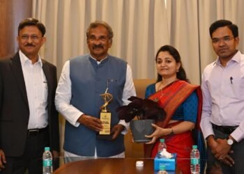 Mr. K.J. George, Minister for Energy and Tourism along with Mr. Gaurav Gupta, Additional Chief Secretary,  Energy Department, Ms. Divya Prabhu GRJ, Managing Director KREDL, and Mr. Ramprasath Manohar, Managing Director,  KPTCL, Secretary,  Tourism Department.
