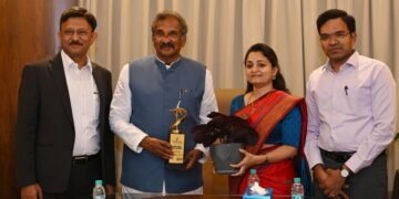 Mr. K.J. George, Minister for Energy and Tourism along with Mr. Gaurav Gupta, Additional Chief Secretary,  Energy Department, Ms. Divya Prabhu GRJ, Managing Director KREDL, and Mr. Ramprasath Manohar, Managing Director,  KPTCL, Secretary,  Tourism Department.